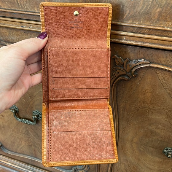 Louis Vuitton Epi Noe Wallet - Picture 14 of 16